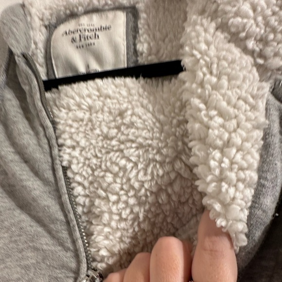 Abercrombie and Fitch zip up Sherpa - Picture 4 of 5